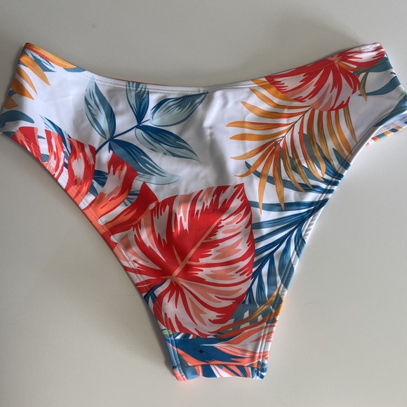 Bikini Bottoms - Picture 4 of 7